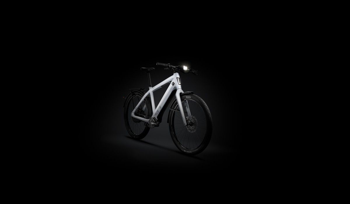 The Stromer ST3 Pinion – the e-bike up to 45 km/h with integrated design in Cool White.