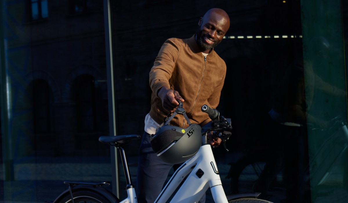 Man parking his Stromer ST3