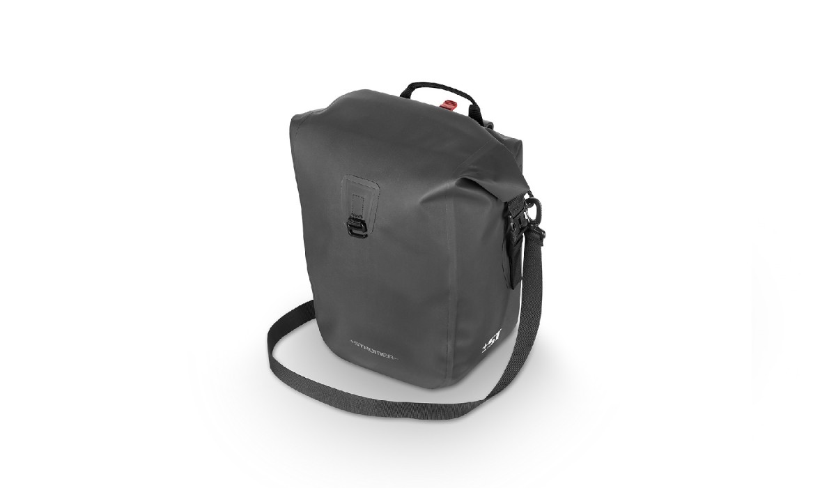 Stromer Barcelona Single Bag e-bike carrier bag in black, with 20 liter capacity, removable shoulder strap, reflective logo on two sides.